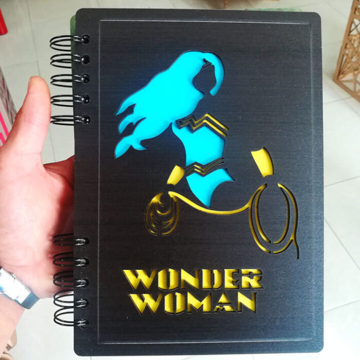 Agenda Wonder Woman en madera